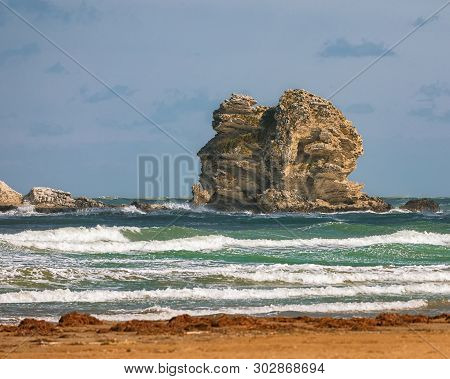 Gattarella Islet Or Portonuovo Rock. Gargano Coast: Portonuovo Beach,vieste,apulia, Italy