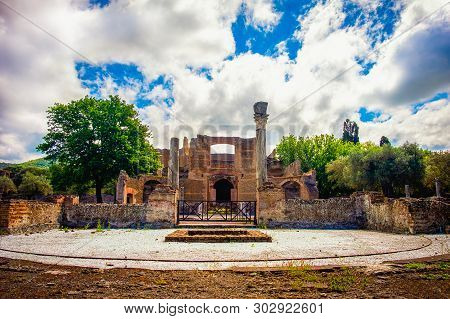 Villa Adriana In Tivoli Rome - Lazio Italy - The Three Exedras Building Ruins In Hardrians Villa Arc