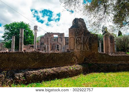 Villa Adriana In Tivoli Rome - Lazio Italy - The Three Exedras Building Ruins In Hardrians Villa Arc