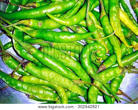 A Picture Of Fresh Green Chillies Background