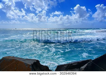 Beautiful Weather At Buddina Beach Along Pacific Boulevard (sunshine Coast, Queensland, Australia). 