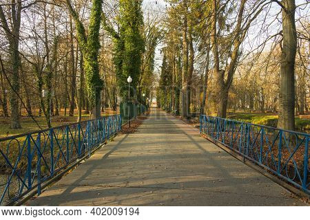 Iłowa, A Small Town In Western Poland. There Is A Historic Manor Park In The City. The Czerna Mała R