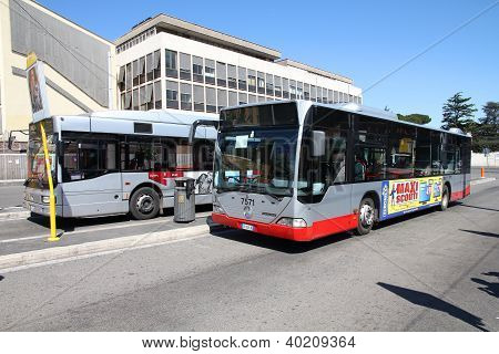 Mercedes Bus In Rom