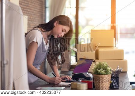 Young Woman Tailor With Laptop Is Answering Emails, Business Woman Entrepreneurial Success . Sales O
