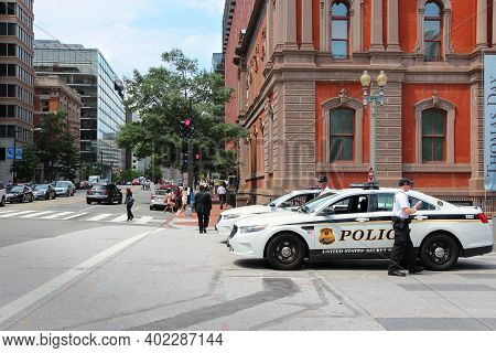 Washington Dc, Usa - June 13, 2013: Us Secret Service Officers And Vehicle In Washington. Usss Was C