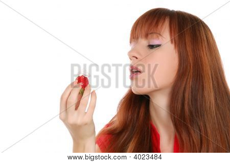 Mädchen mit Erdbeeren