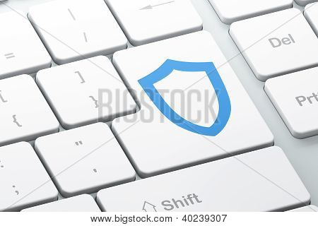 Pulsante con scudo sagomato di invio sulla tastiera del computer