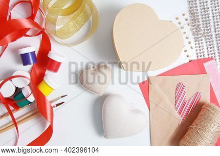 Workshop For Valentine's Day, Creating Wedding Decorations.hearts Made Of Papier-mache(paper), Gouac