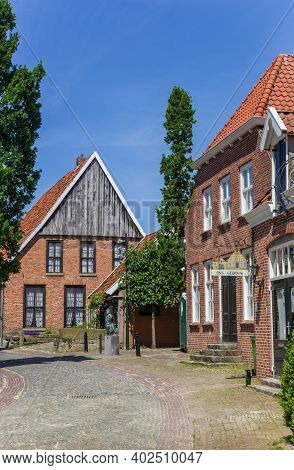 Ootmarsum, Netherlands - May 26, 2020: Cobblestoned Street With Old Houses In Ootmarsum, Netherlands