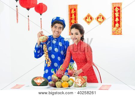 부부는 베트남 전통 축제