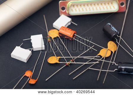 Elektronické součástky