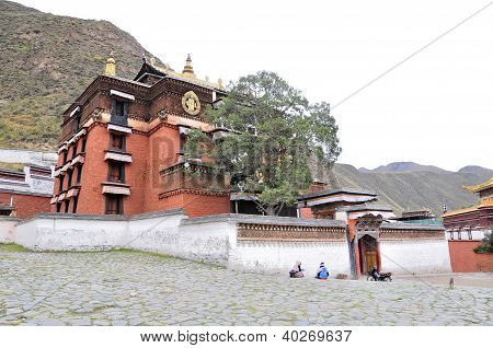Labrang tibeti buddhista kolostor Xiahe Labrang tibeti buddhista kolostorban Xiahe városában