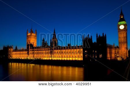 Casas do Parlamento à noite