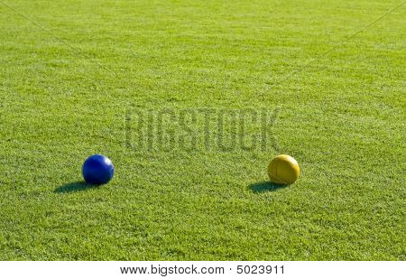 Sininen ja keltainen Bocce palloja
