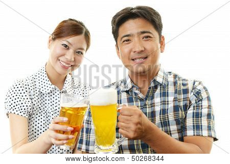 Man and woman drinking beer