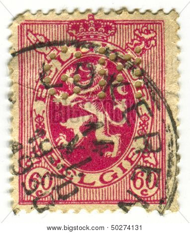 เบลเยียม - เซอร์กา 1930: แสตมป์พิมพ์ในรูปแบบตราแผ่นดิน เซอร์กา 1930 แสดงประเทศเบลเยียม