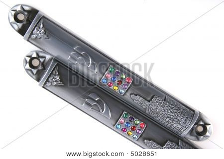 To Metal Mezuza sager
