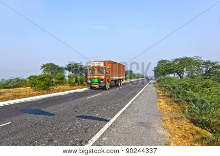 People In Overloaded Cars On The Highway Between Delhi And Agra