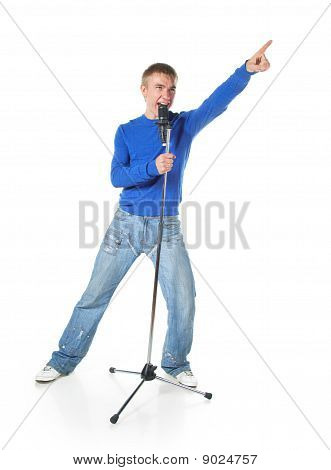 Ein junger Mann singen