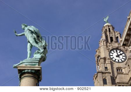 Vítězství a budovu Royal Liver Building 01