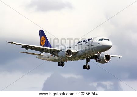 Lufthansa Airbus A319