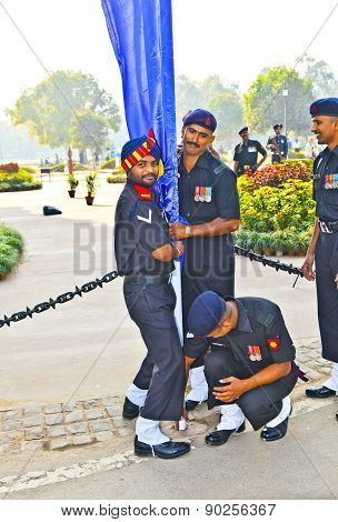 Soldiers Rise The Flag At The India Gate Monumen