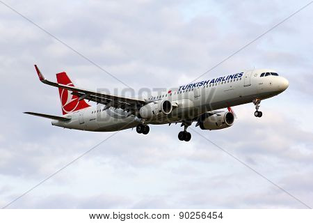 Turkish Airlines Airbus A321