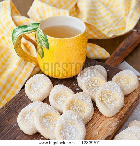 Fresh Limonaie With Powdered Sugar