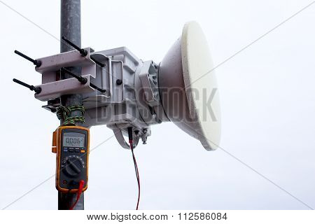 troubleshooting and measurement signal level at the mobile transceiver cellular antenna