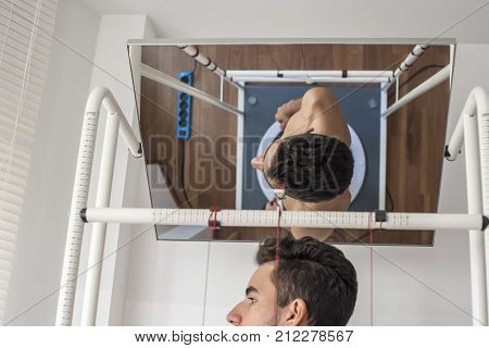 orthopedic physiotherapist check body growth of young athlete