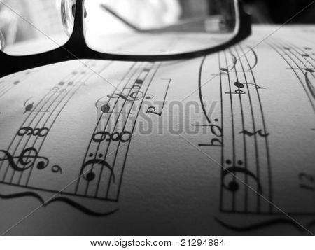 Occhiali con note musicali