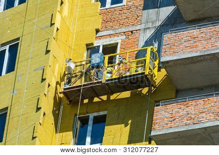 High-altitude Work On The External Walls Of Glass Wool Insulation And Plaster