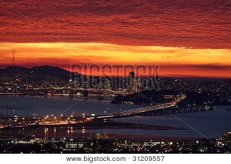 Ognisty zachód słońca nad San Francisco