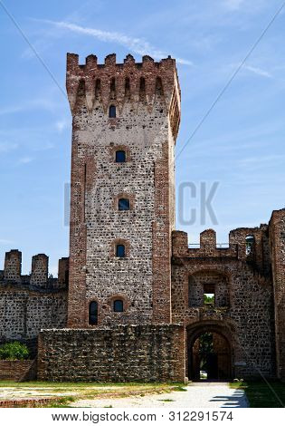 Ruins Of The Carrarese Castle In Este. Padua, Italy