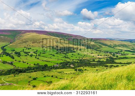 Mam Tor Hill Near Castleton And Edale In The Peak District Park