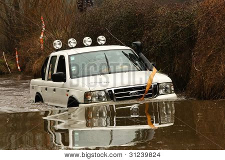 Bir bilinmeyen sürücü/takım üçüncü TT Jeep Turuna Katılma