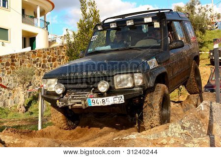 Bir bilinmeyen sürücü/takım üçüncü TT Jeep Turuna Katılma