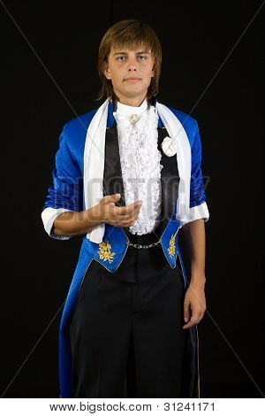 Prestidigitator In Frac con foulard.