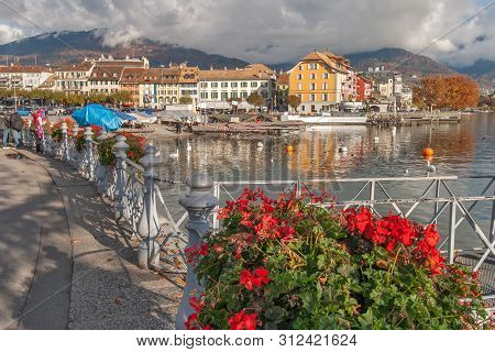 Vevey, Switzerland -october 29, 2015: Panoramic View Of Vevey And Lake Geneva, Switzerland