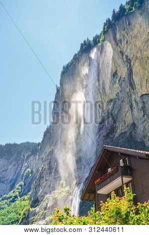 Vertical Picture Of Beautiful Staubbach Falls In Lauterbrunnen, Switzerland. Amazing Waterfall In Po