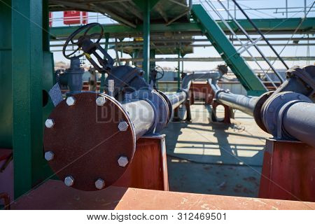 Pipeline For Loading Liquid Cargo On An Oil Tanker