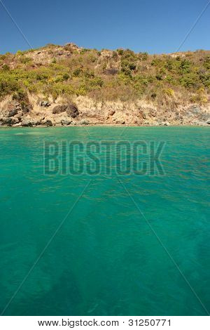 Eau et tropical île des Caraïbes