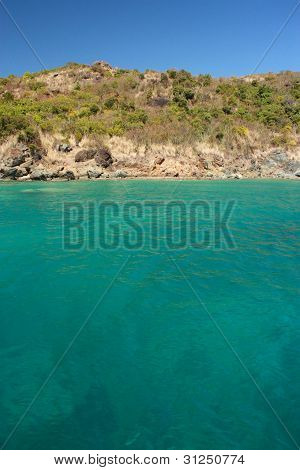 Eau et tropical île des Caraïbes