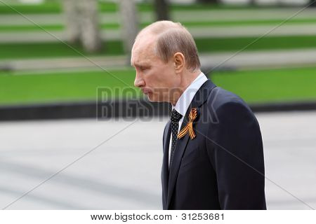 Moscou - 8 mai : le premier ministre Vladimir Putin lors de la cérémonie de dépôt de gerbes au tombeau de Soldie inconnu
