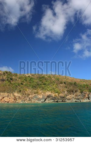 Eau et tropical île des Caraïbes