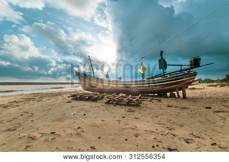 Songkhla, Thailand - Feb. 2, 2019 : The Colorful Pattern Of Koleh Boat At Ban Bo Mas Beach, Songkhla