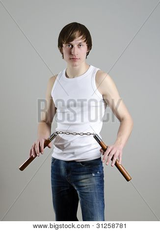 Martial Art. Mand med Nunchucks