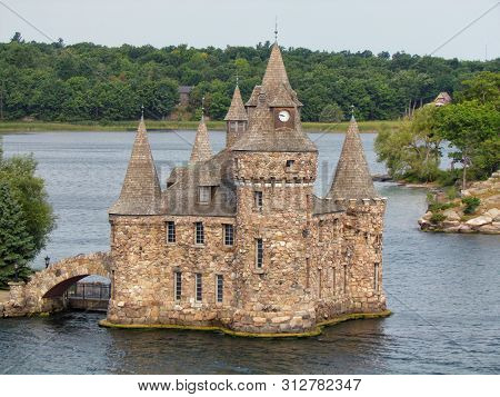 1000 Islands, Usa - August 31, 2012: Medieval-style Boldt Castle On Heart Island Of Thousand Islands