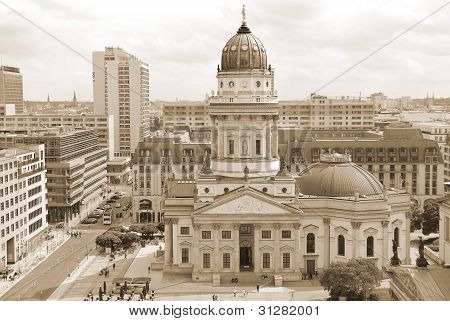Berømte kirke i Gendarmenmarkt-pladsen, Berlin Tyskland