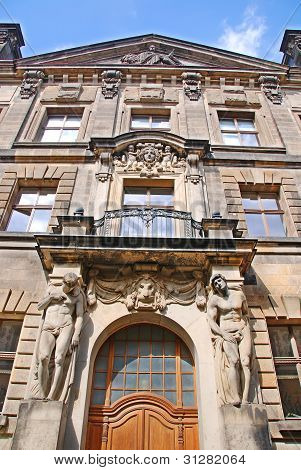 Detail of a sand stone building in the city of Dresden in Germany.